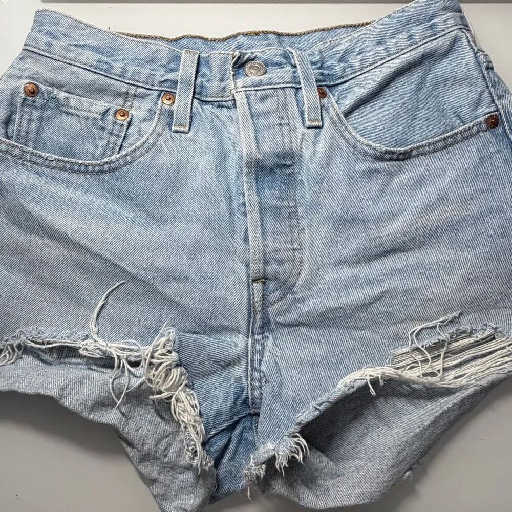 Levi’s Premium 501 Original Cutoff Shorts W26 Light Wash Distressed Raw Hem